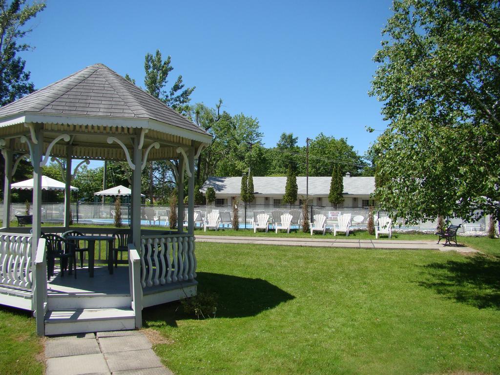 Colonial Resort-1000Islands Gananoque Exterior photo