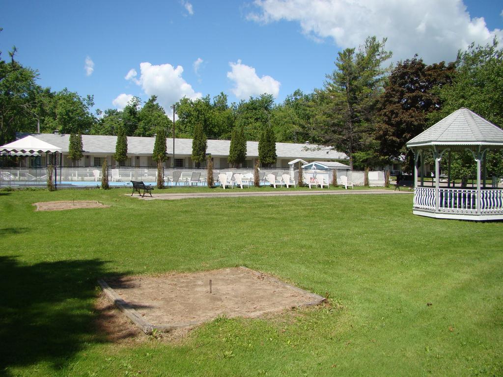 Colonial Resort-1000Islands Gananoque Exterior photo